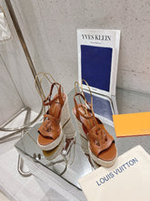 Load image into Gallery viewer, SE1377 LV Isola Wedge Sandal / Size5-11