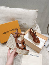 Load image into Gallery viewer, SE1377 LV Isola Wedge Sandal / Size5-11