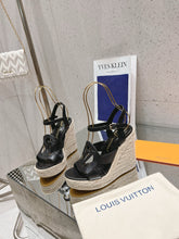 Load image into Gallery viewer, SE1378 LV Isola Wedge Sandal / Size5-11