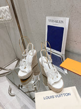 Load image into Gallery viewer, SE1379 LV Isola Wedge Sandal / Size5-11