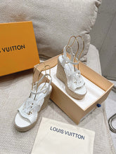 Load image into Gallery viewer, SE1379 LV Isola Wedge Sandal / Size5-11