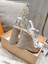 Load image into Gallery viewer, SE1379 LV Isola Wedge Sandal / Size5-11