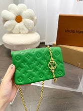 Load image into Gallery viewer, LB849 Pochette Coussin / 7.9 x 5.5 x 3.1 inches