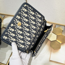 Load image into Gallery viewer, DR285 2-in-1 30 Montaigne Pouch / 7.5 x 5 x 1.5 inches