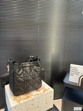 Load image into Gallery viewer, DR576 Small/Medium D-Motion Bag