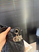 Load image into Gallery viewer, DR576 Small/Medium D-Motion Bag