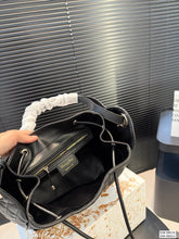 Load image into Gallery viewer, DR576 Small/Medium D-Motion Bag