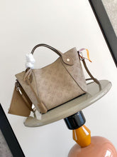 Load image into Gallery viewer, LB1570 LV Hina Small Bucket Tote Bag / HIGHEST QUALITY VERSION / 34×18.5×13cm