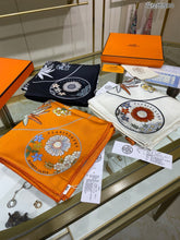 Load image into Gallery viewer, CLTH395 H Planifleurs Scarf 90 / 88.5 x 88.5cm