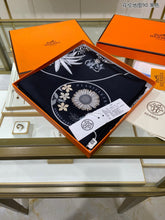Load image into Gallery viewer, CLTH395 H Planifleurs Scarf 90 / 88.5 x 88.5cm