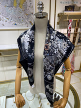 Load image into Gallery viewer, CLTH395 H Planifleurs Scarf 90 / 88.5 x 88.5cm