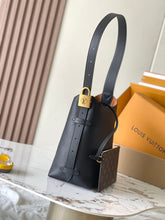 Load image into Gallery viewer, LB1021 Low Key Hobo PM / HIGHEST QUALITY VERSION / 9.4 x 11 x 6.3 inches