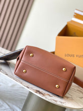 Load image into Gallery viewer, LB1022 Low Key Hobo PM / HIGHEST QUALITY VERSION / 9.4 x 11 x 6.3 inches