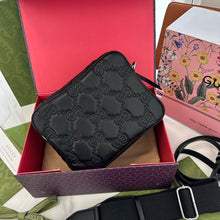 Load image into Gallery viewer, GC535 GG Matelassé Small Bag / 8.5"W x 6.7"H x 2.9"D