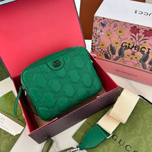 Load image into Gallery viewer, GC535 GG Matelassé Small Bag / 8.5"W x 6.7"H x 2.9"D