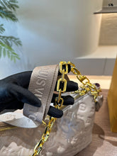 Load image into Gallery viewer, LB1120 Coussin Hobo MM / 15 x 13 x 3.9 inches