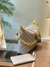 Load image into Gallery viewer, LB1120 Coussin Hobo MM / 15 x 13 x 3.9 inches