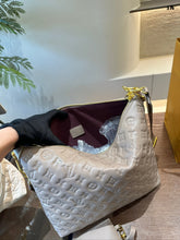 Load image into Gallery viewer, LB1120 Coussin Hobo MM / 15 x 13 x 3.9 inches