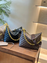 Load image into Gallery viewer, LB1120 Coussin Hobo MM / 15 x 13 x 3.9 inches