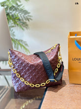 Load image into Gallery viewer, LB1120 Coussin Hobo MM / 15 x 13 x 3.9 inches