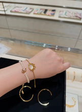 Load image into Gallery viewer, JW1467 Dior 26SS Gold Ribbon Bow Mother-of-Pearl Charm Bracelet
