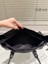 Load image into Gallery viewer, BCG063 Women's Le City Bag East-west in Black / L11,8 x H7 x W5,9 inch