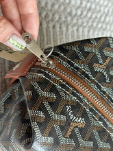 Load image into Gallery viewer, GY048 Bowling 25 Toiletry Bag / 5.1x4.7x9.4inch