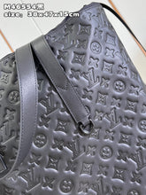 Load image into Gallery viewer, MBG049 Helmet Bag / HIGHEST QUALITY VERSION / 15 x 18.5 x 5.9 inches