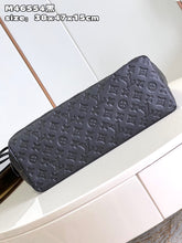 Load image into Gallery viewer, MBG049 Helmet Bag / HIGHEST QUALITY VERSION / 15 x 18.5 x 5.9 inches