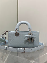 Load image into Gallery viewer, DR657 Dior Lady Dior Horizontal Bag / HIGHEST QUALITY VERSION / 22cm