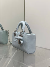 Load image into Gallery viewer, DR657 Dior Lady Dior Horizontal Bag / HIGHEST QUALITY VERSION / 22cm