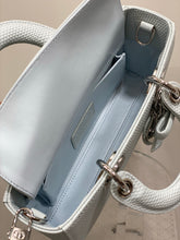 Load image into Gallery viewer, DR657 Dior Lady Dior Horizontal Bag / HIGHEST QUALITY VERSION / 22cm