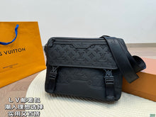 Load image into Gallery viewer, MBG071 Messenger Voyager PM / 11 x 8.6 x 4.3 inches