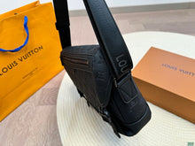 Load image into Gallery viewer, MBG071 Messenger Voyager PM / 11 x 8.6 x 4.3 inches