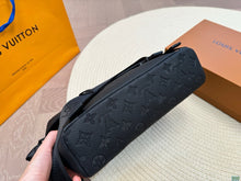 Load image into Gallery viewer, MBG071 Messenger Voyager PM / 11 x 8.6 x 4.3 inches