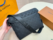 Load image into Gallery viewer, MBG071 Messenger Voyager PM / 11 x 8.6 x 4.3 inches