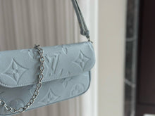 Load image into Gallery viewer, LB1024 Wallet On Chain Ivy / 9.3 x 4.7 x 1.7 inches