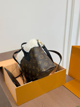 Load image into Gallery viewer, LB1597 LV Ski Tote Bag / Winter 2026 Ski Collection / 19×16cm