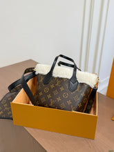 Load image into Gallery viewer, LB1597 LV Ski Tote Bag / Winter 2026 Ski Collection / 19×16cm