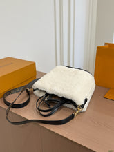 Load image into Gallery viewer, LB1597 LV Ski Tote Bag / Winter 2026 Ski Collection / 19×16cm
