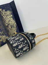 Load image into Gallery viewer, DR396 30 Montaigne Mini Vanity Case / 6.5x3x3.5inches / HIGHEST QUALITY VERSION