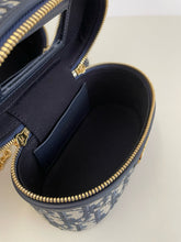 Load image into Gallery viewer, DR396 30 Montaigne Mini Vanity Case / 6.5x3x3.5inches / HIGHEST QUALITY VERSION