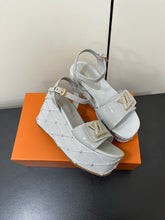 Load image into Gallery viewer, SE1578 Shake Wedge Sandal / Size5-11