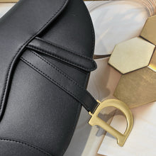 Load image into Gallery viewer, DR555 Medium Soft Saddle Bag with Strap / 9.5x8x3inches