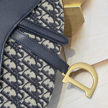 Load image into Gallery viewer, DR557 Medium Soft Saddle Bag with Strap / 9.5x8x3inches