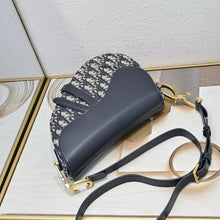 Load image into Gallery viewer, DR557 Medium Soft Saddle Bag with Strap / 9.5x8x3inches