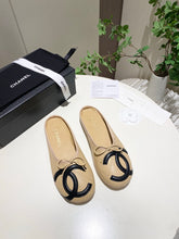 Load image into Gallery viewer, SE1773 Chanel 26P Spring/Summer Classic Large CC Bow Mules / Lambskin / Sizes 35–40