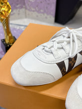 Load image into Gallery viewer, SE1646 LV Sneakerina / Size5-11