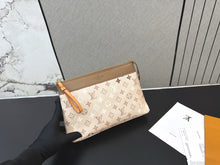 Load image into Gallery viewer, LB1471 Louis Vuitton Pochette Voyage MM / 30 x 21 x 7.5 cm