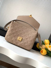 Load image into Gallery viewer, LB1142 Pochette Métis / HIGHEST QUALITY VERSION / 9.8 x 7.5 x 2.8 inches